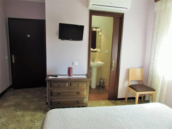 Hostal Can Bassalis ปัลส์ ภายนอก รูปภาพ